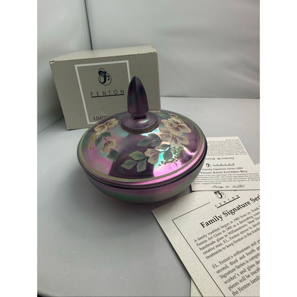 Fenton Violet Iridescent Candy Box w/ Lid – Hand Painted Flowers – Signed by Nan - Picture 3 of 9